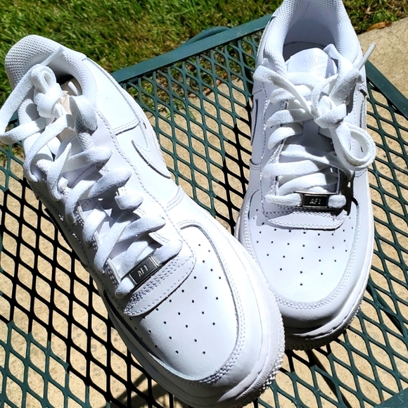 Nike Air Force 1 LE GS Kids White Sneakers - Picture 8 of 8